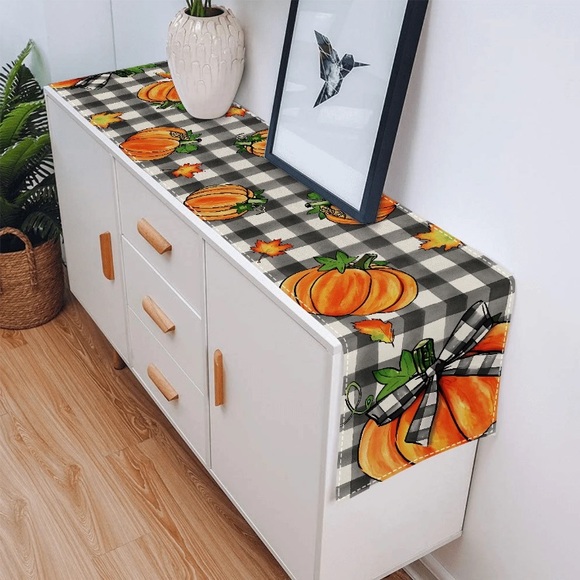 NWT- Black & White Buffalo Check Plaid Table Runner w/Orange Pumpkins & 🍁 72x13 - Picture 3 of 7
